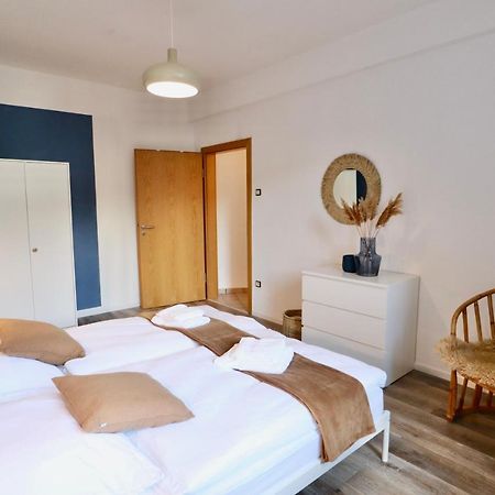 Boho Apartment: Netflix + Balcony + Bathtub Essen Extérieur photo