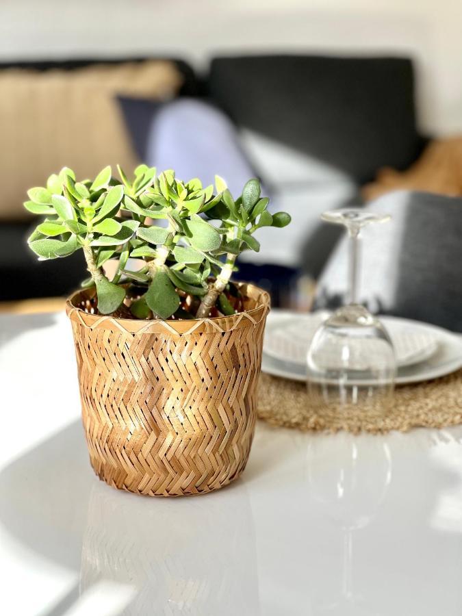 Boho Apartment: Netflix + Balcony + Bathtub Essen Extérieur photo
