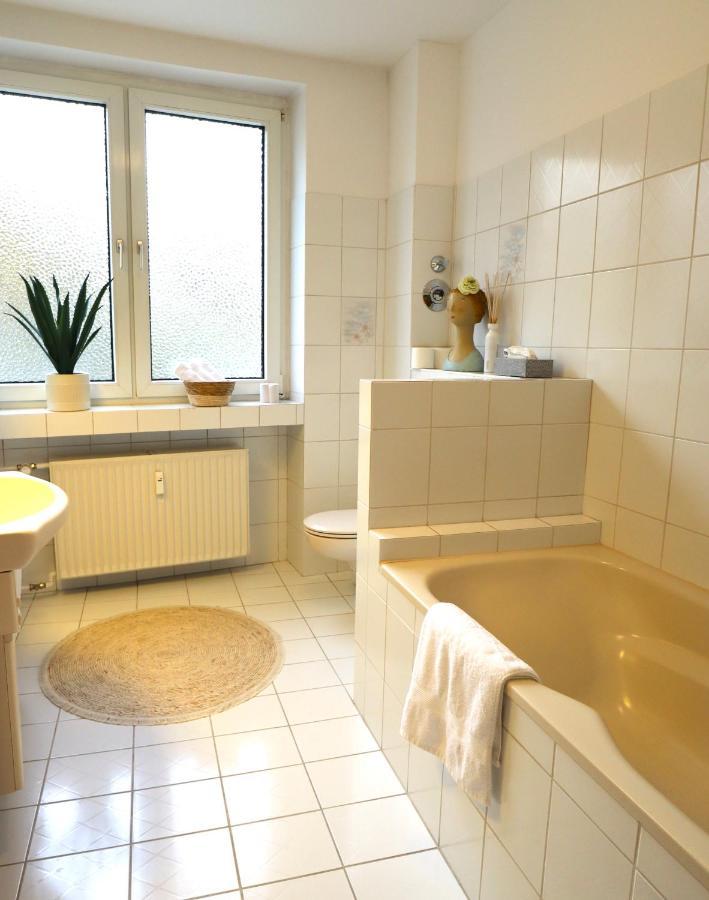 Boho Apartment: Netflix + Balcony + Bathtub Essen Extérieur photo